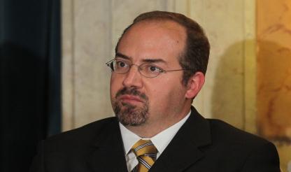 Ministério da Economia pôs em prática um terço das medidas acordadas com a 'troika' - Santos Pereira